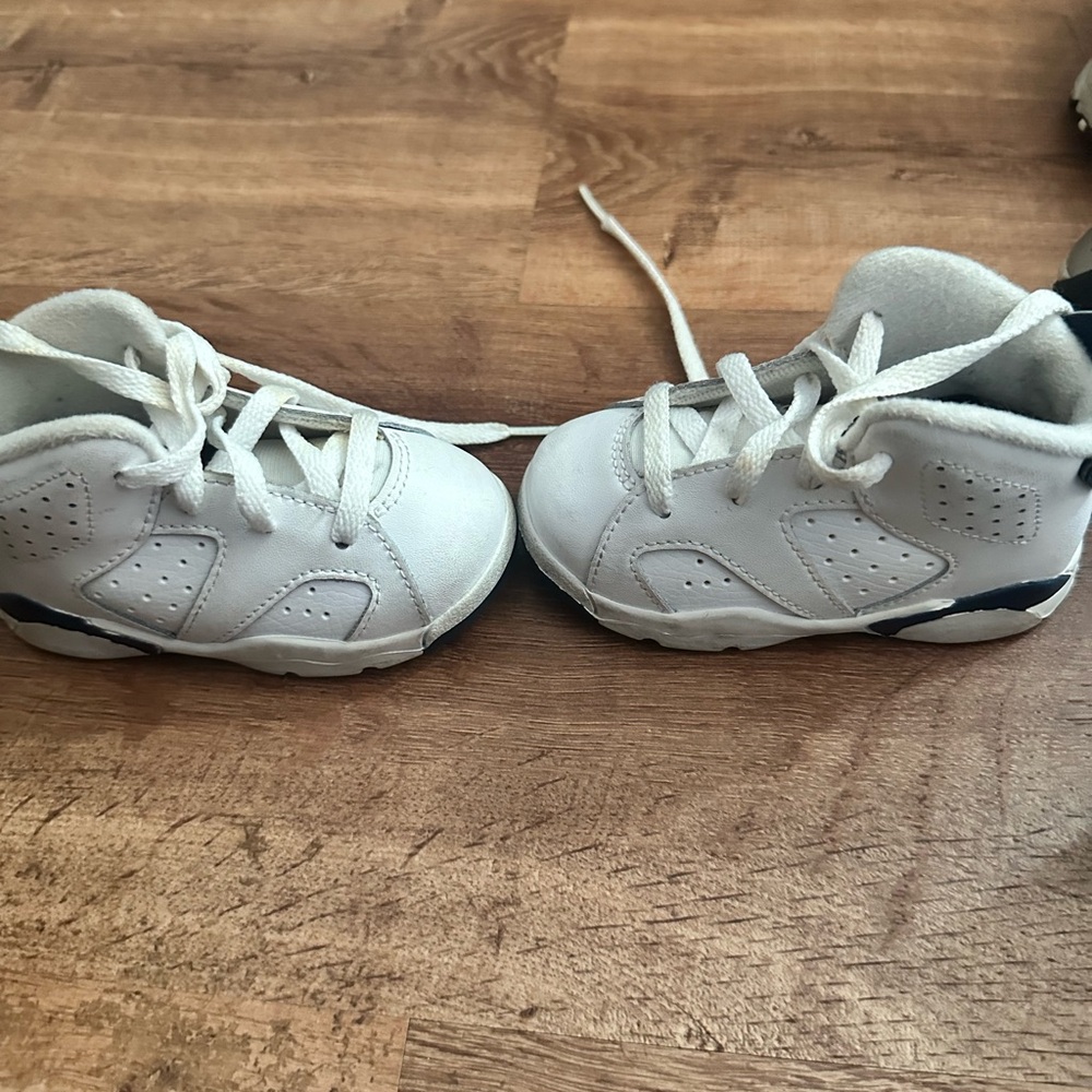 Toddler Retro Jordan 6 White Sneakers